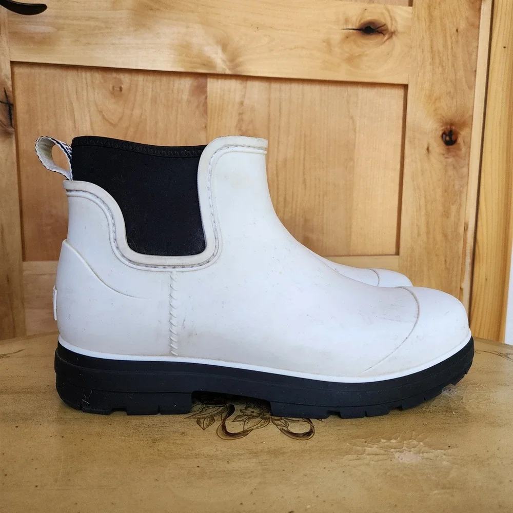 UGG Sz 11 White Rubber Droplet Waterproof Rain Boots Minimalist Winter Outdoors